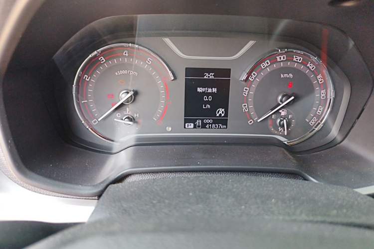 Used SAIC MAXUS T60 2017 2.0T Gasoline Automatic 4x4 High-Ride Elite Standard Cabin Odometer Close Up