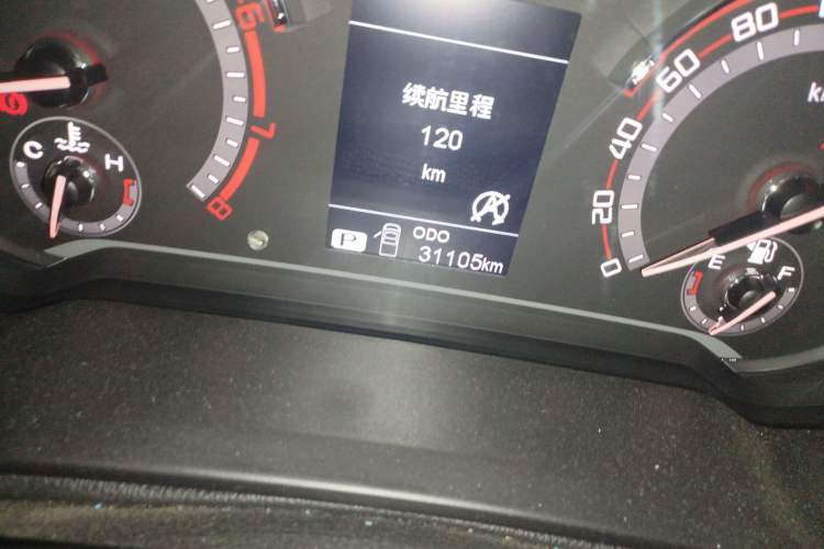 Used SAIC MAXUS T60 2017 2.0T Gasoline Automatic Two-Wheel Drive High-Ride Comfort-Grade Standard Cabin Odometer Close Up