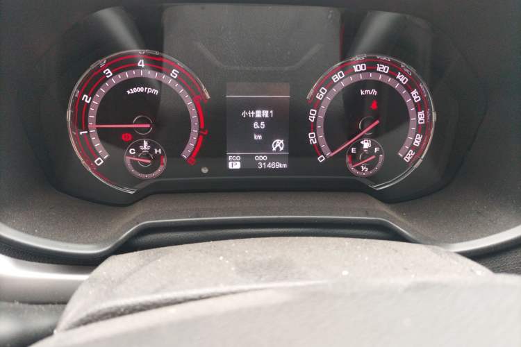 Used SAIC MAXUS T60 2017 2.0T Gasoline Automatic Two-Wheel Drive High-Ride Elite Standard Cabin Odometer Close Up
