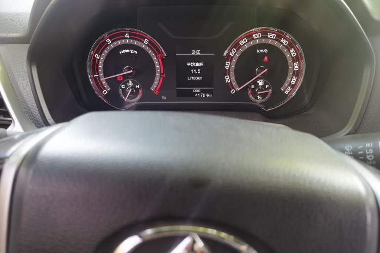 Used SAIC MAXUS T60 2017 2.4L Gasoline Manual 4x4 High-Profile Elite Standard Cabin Odometer Close Up