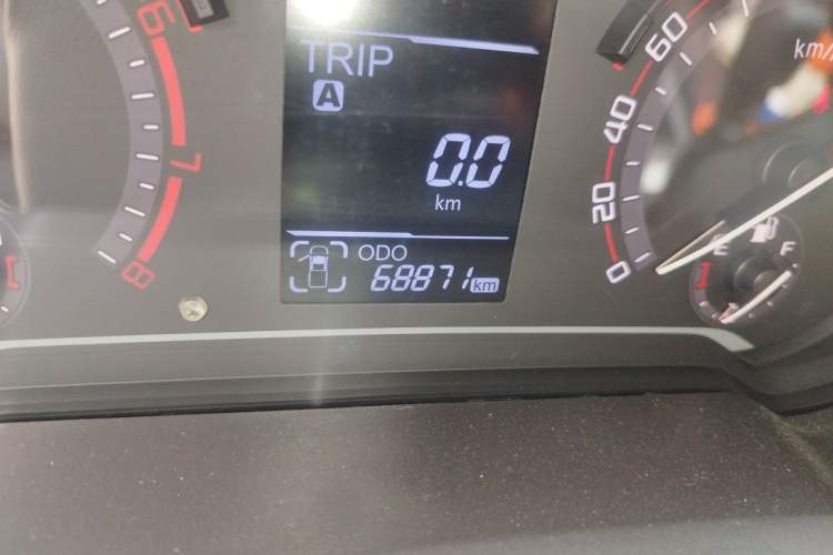 Used SAIC MAXUS T60 2017 2.4L Gasoline Manual Transmission Two-Wheel Drive High Ground Clearance Comfortable Version with Extended Cabin Odometer Close Up