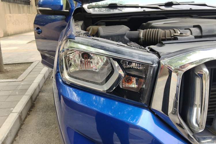 Used SAIC MAXUS T60 2017 2.0T Gasoline Automatic Two-Wheel Drive High-Ride Elite Standard Cabin Right Front Headlight