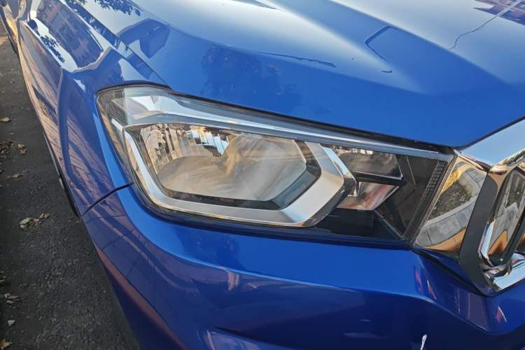 Used SAIC MAXUS T60 2017 2.0T Gasoline Automatic Two-Wheel Drive High-Ride Comfort-Grade Standard Cabin Right Front Headlight