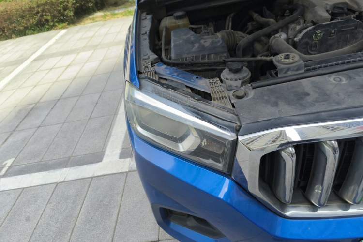 Used SAIC MAXUS T60 2017 2.8T Diesel Manual Two-Wheel Drive High-Ride Comfort Plus Long-Body Emission Standard V Right Front Headlight