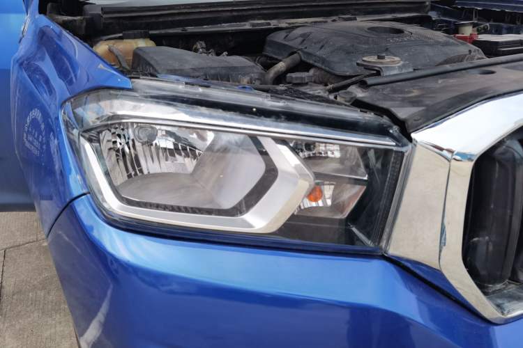 Used SAIC MAXUS T60 2017 2.8T Diesel Manual Two-Wheel Drive High-Ride Comfort Plus Long-Body Emission Standard V Right Front Headlight