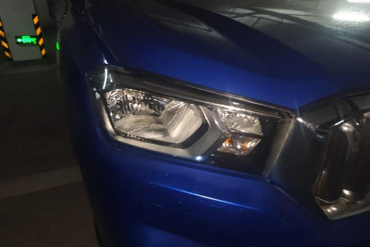 Used SAIC MAXUS T60 2017 2.8T Diesel Manual Two-Wheel Drive High-Ride Elite Long-Body Emission Standard V Right Front Headlight