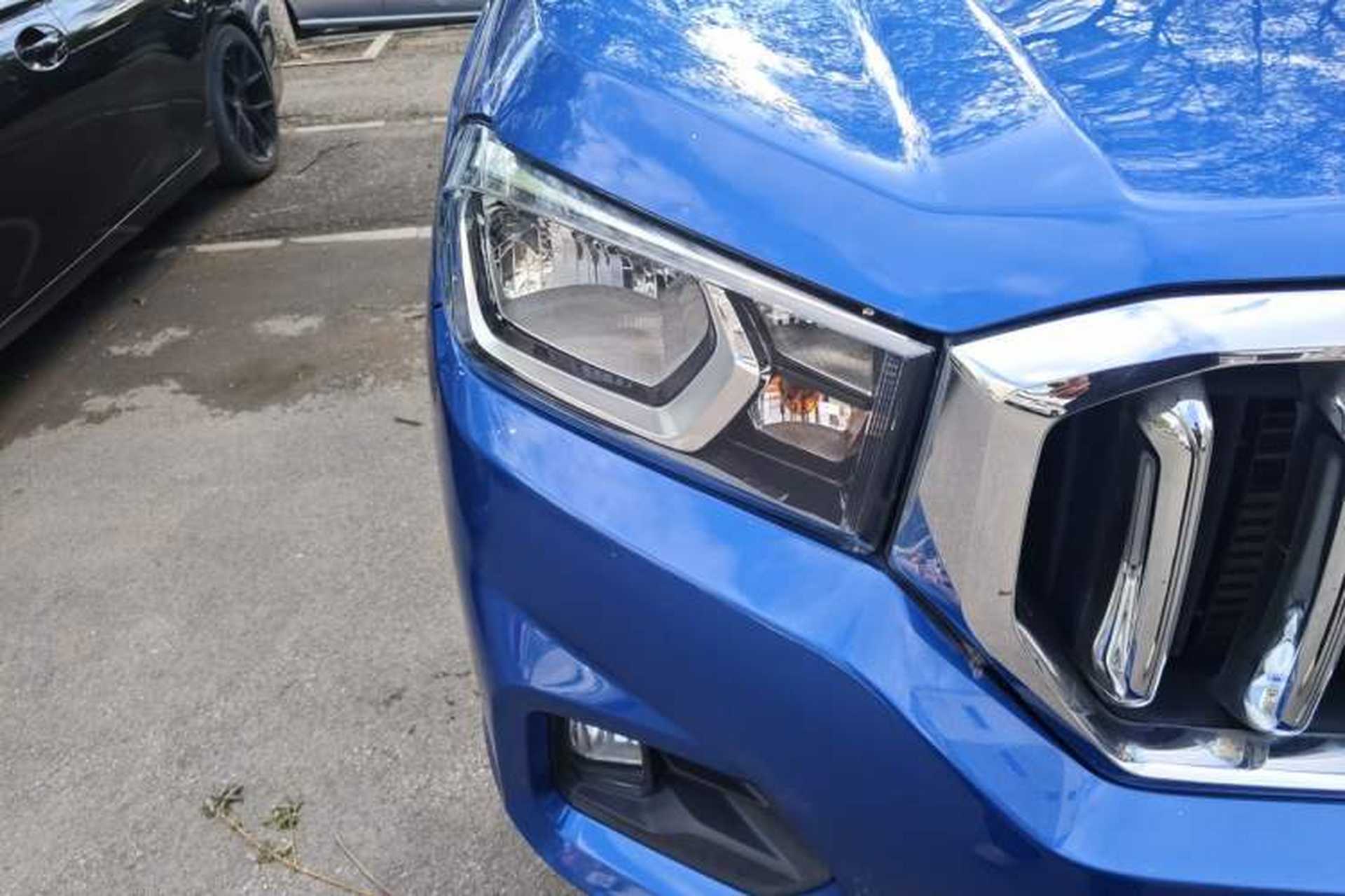 Used SAIC MAXUS T60 2017 2.0T Gasoline Automatic 4x4 High-Ride Elite Standard Cabin Right Front Headlight