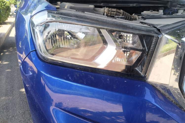 Used SAIC MAXUS T60 2017 2.4L Gasoline Manual 4x4 High-Profile Elite Standard Cabin Right Front Headlight