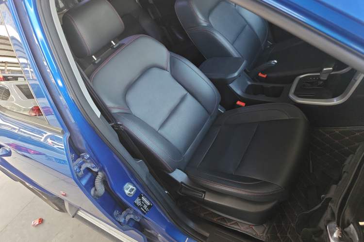 Used SAIC MAXUS T60 2017 2.0T Gasoline Automatic Two-Wheel Drive High-Ride Elite Standard Cabin Right Front Seat