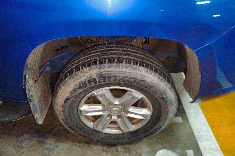 Used SAIC MAXUS T60 2017 2.0T Gasoline Automatic Two-Wheel Drive High-Ride Elite Standard Cabin Right Front Wheel Hub