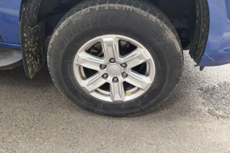 Used SAIC MAXUS T60 2017 2.0T Gasoline Automatic Two-Wheel Drive High-Ride Elite Standard Cabin Right Front Wheel Hub