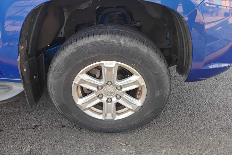 Used SAIC MAXUS T60 2017 2.0T Gasoline Automatic Two-Wheel Drive High-Ride Comfort-Grade Standard Cabin Right Front Wheel Hub