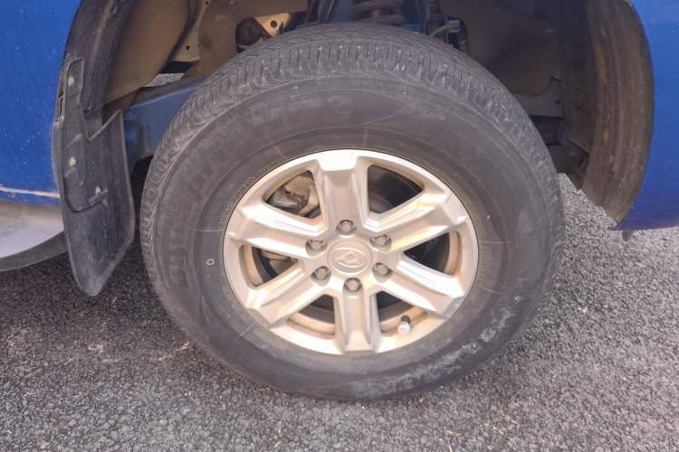 Used SAIC MAXUS T60 2017 2.4L Gasoline Manual Two-Wheel Drive High-Ride Elite Standard Van Right Front Wheel Hub