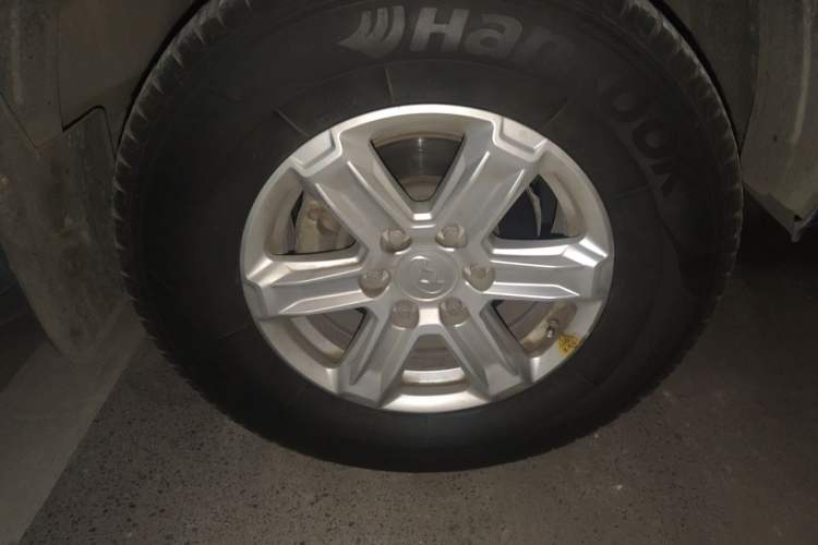 Used SAIC MAXUS T60 2017 2.8T Diesel Manual Two-Wheel Drive High-Ride Elite Long-Body Emission Standard V Right Front Wheel Hub