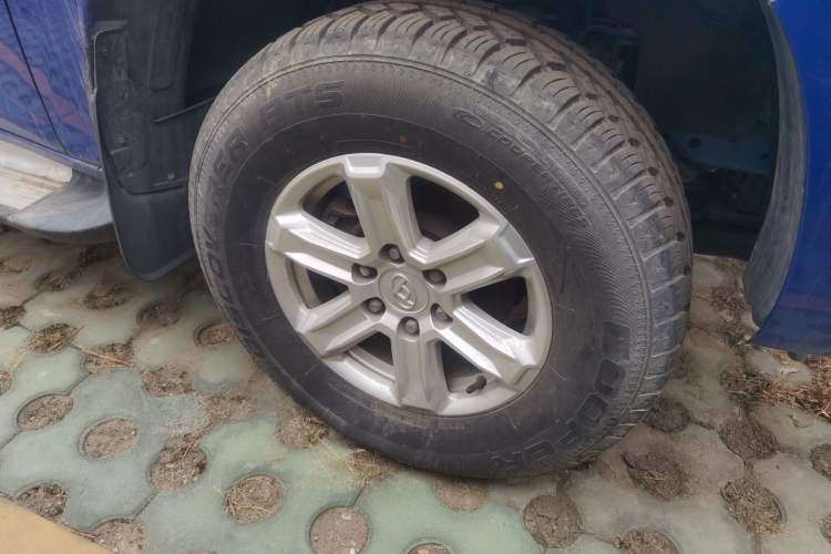 Used SAIC MAXUS T60 2017 2.0T Gasoline Automatic 4x4 High-Ride Elite Standard Cabin Right Front Wheel Hub
