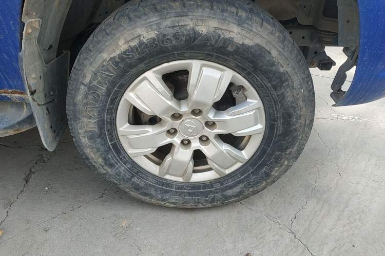 Used SAIC MAXUS T60 2017 2.8T Diesel Automatic 4x4 High-Ride Luxury Extended-Body Version China V Emission Standard Right Front Wheel Hub