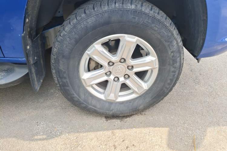 Used SAIC MAXUS T60 2017 2.0T Gasoline Automatic 4x4 High-Ride Elite Standard Cabin Right Front Wheel Hub