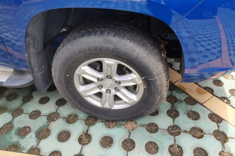 Used SAIC MAXUS T60 2017 2.0T Gasoline Automatic 4x4 High-Ride Elite Standard Cabin Right Front Wheel Hub