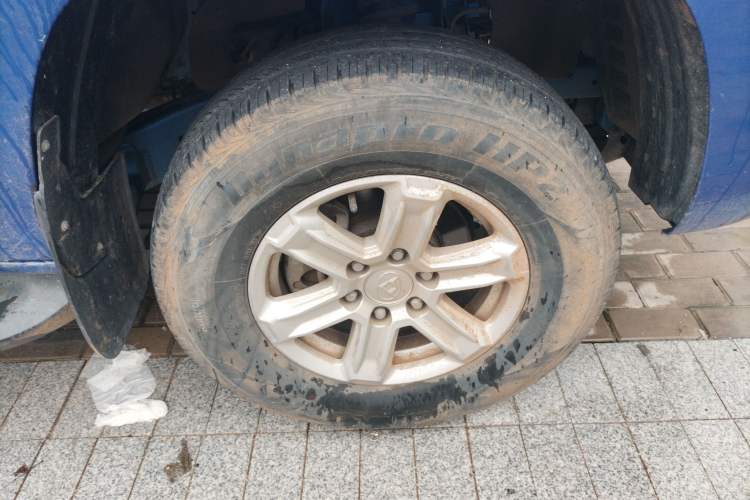Used SAIC MAXUS T60 2017 2.0T Gasoline Automatic Two-Wheel Drive High-Ride Elite Standard Cabin Right Front Wheel Hub