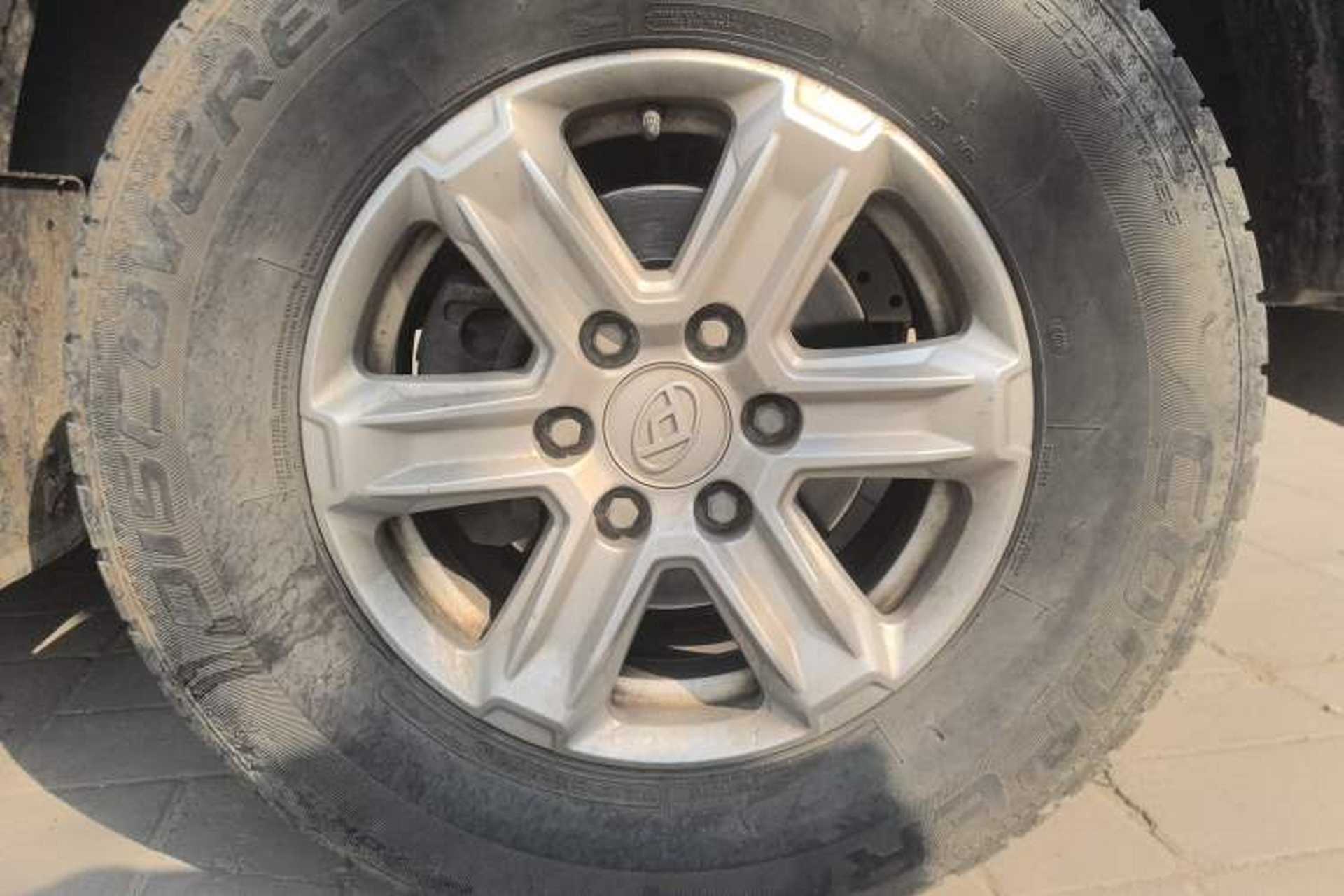Used SAIC MAXUS T60 2017 2.0T Gasoline Automatic 4x4 High-Ride Elite Standard Cabin Right Front Wheel Hub