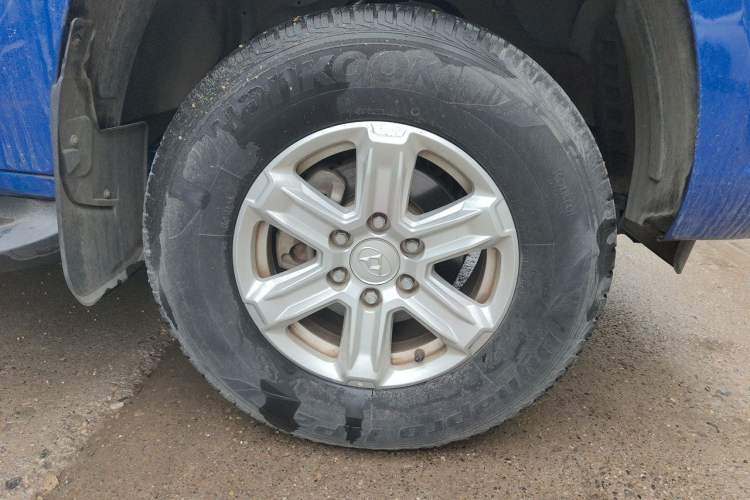 Used SAIC MAXUS T60 2017 2.0T Gasoline Automatic Two-Wheel Drive High-Ride Comfort-Grade Standard Cabin Right Front Wheel Hub