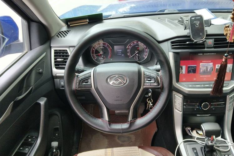Used SAIC MAXUS T60 2017 2.0T Gasoline Automatic Two-Wheel Drive High-Ride Elite Standard Cabin Steering Wheel