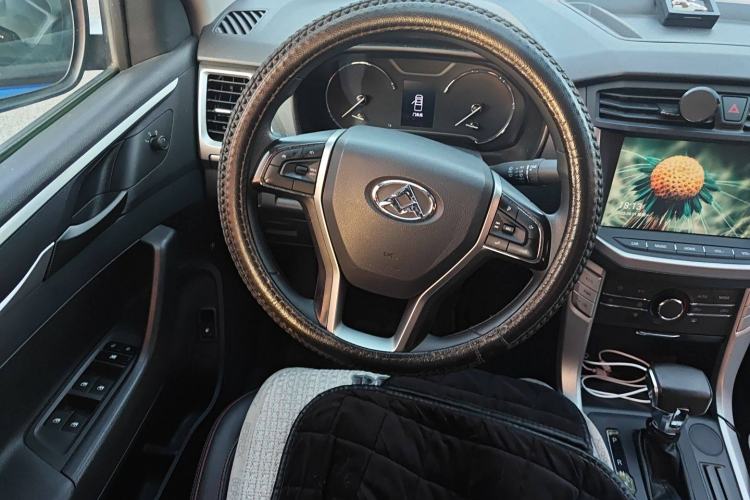 Used SAIC MAXUS T60 2017 2.0T Gasoline Automatic Two-Wheel Drive High-Ride Comfort-Grade Standard Cabin Steering Wheel
