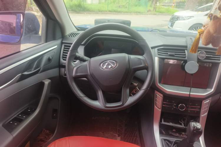 Used SAIC MAXUS T60 2017 2.4L Gasoline Manual Transmission Two-Wheel Drive Low-Profile Comfort Edition Standard Cabin Steering Wheel