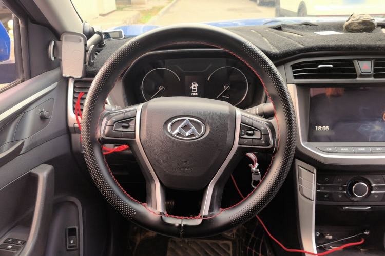 Used SAIC MAXUS T60 2017 2.4L Gasoline Manual Two-Wheel Drive High-Ride Elite Standard Van Steering Wheel