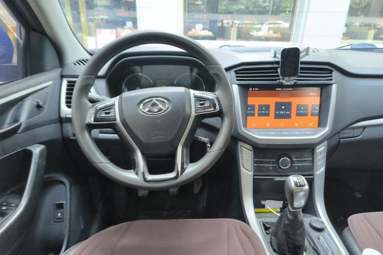 Used SAIC MAXUS T60 2017 2.8T Diesel Manual Two-Wheel Drive High-Ride Comfort Plus Long-Body Emission Standard V Steering Wheel