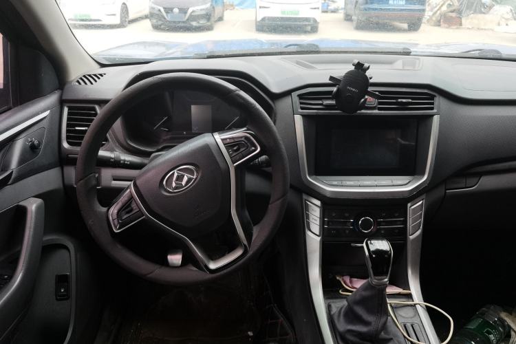 Used SAIC MAXUS T60 2017 2.8T Diesel Manual Two-Wheel Drive High-Ride Comfort Plus Long-Body Emission Standard V Steering Wheel