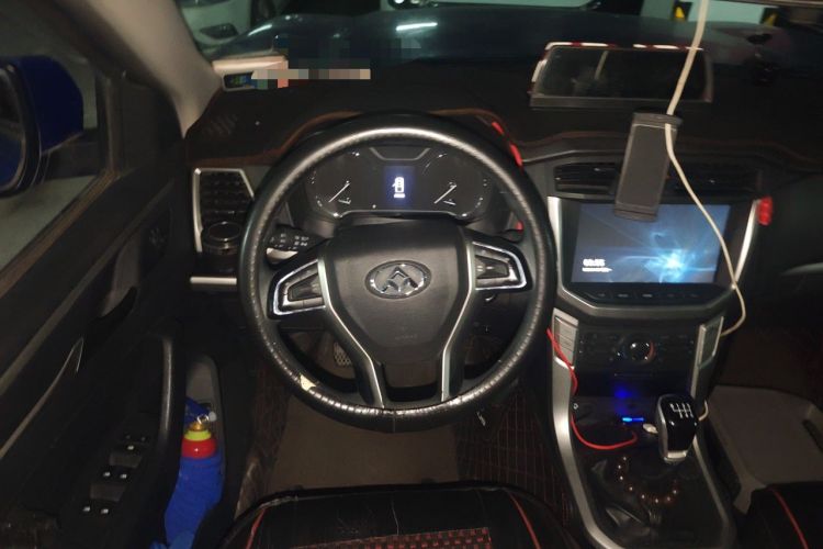 Used SAIC MAXUS T60 2017 2.8T Diesel Manual Two-Wheel Drive High-Ride Elite Long-Body Emission Standard V Steering Wheel