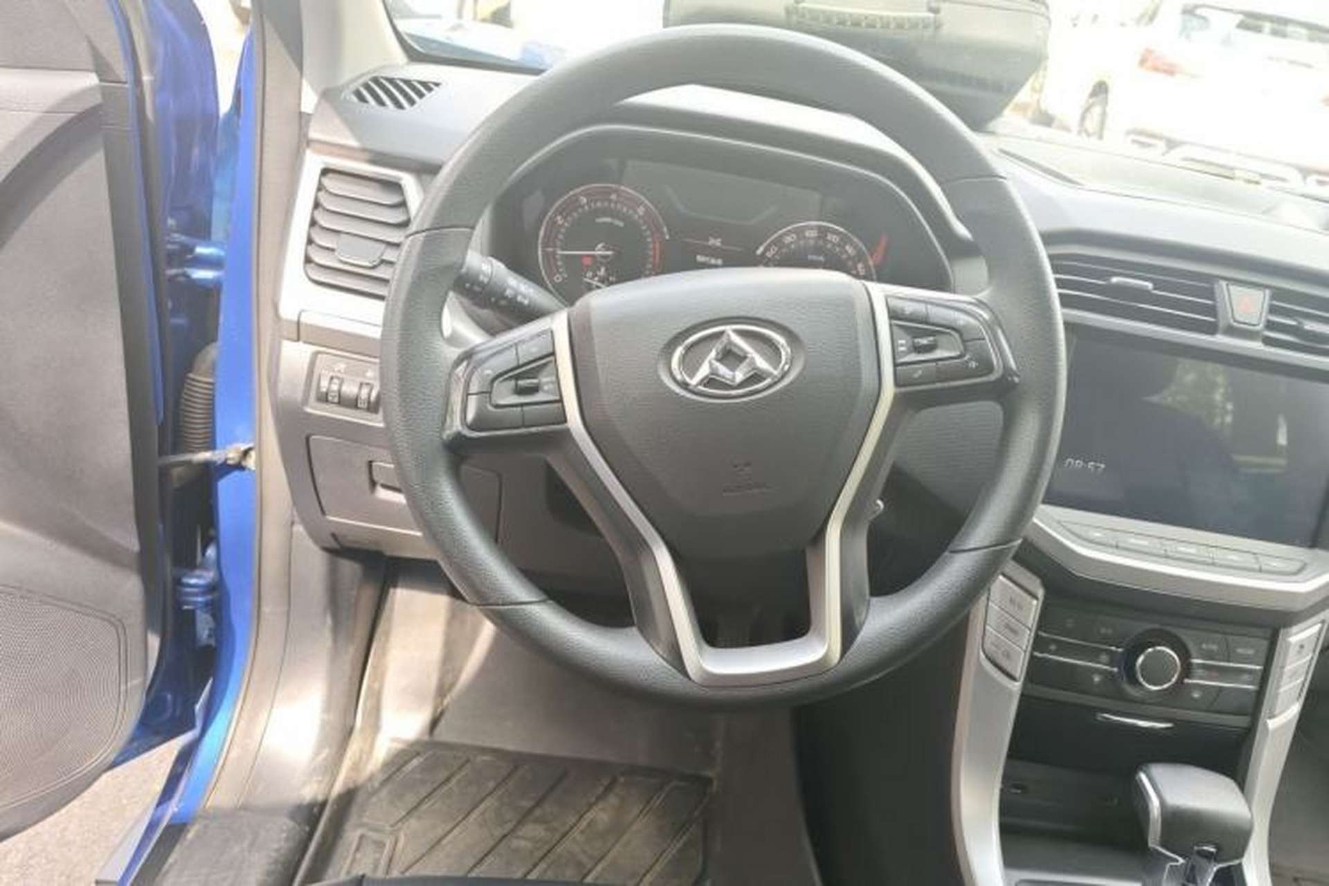 Used SAIC MAXUS T60 2017 2.0T Gasoline Automatic 4x4 High-Ride Elite Standard Cabin Steering Wheel