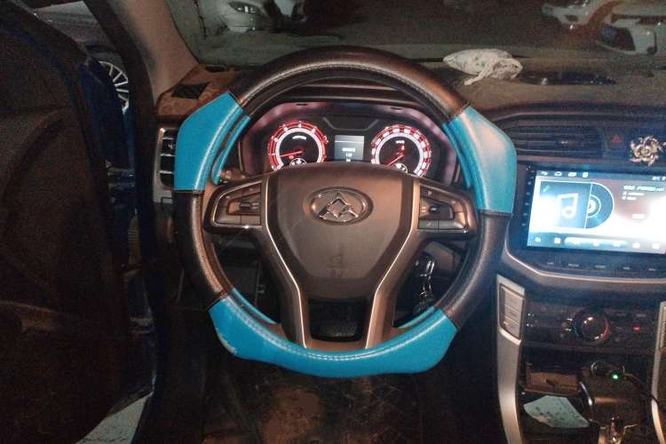 Used SAIC MAXUS T60 2017 2.0T Gasoline Automatic Two-Wheel Drive High-Ride Comfort-Grade Standard Cabin Steering Wheel