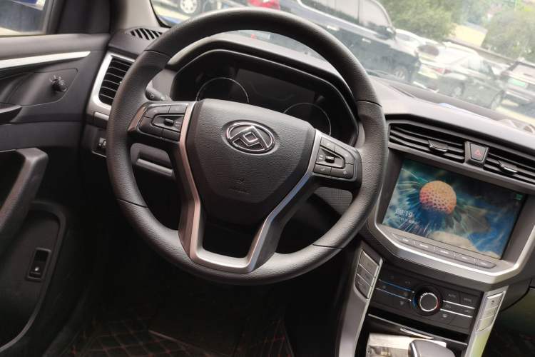 Used SAIC MAXUS T60 2017 2.0T Gasoline Automatic 4x4 High-Ride Elite Standard Cabin Steering Wheel