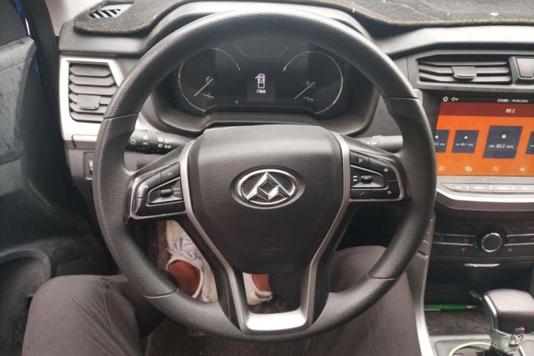Used SAIC MAXUS T60 2017 2.0T Gasoline Automatic Two-Wheel Drive High-Ride Elite Standard Cabin Steering Wheel