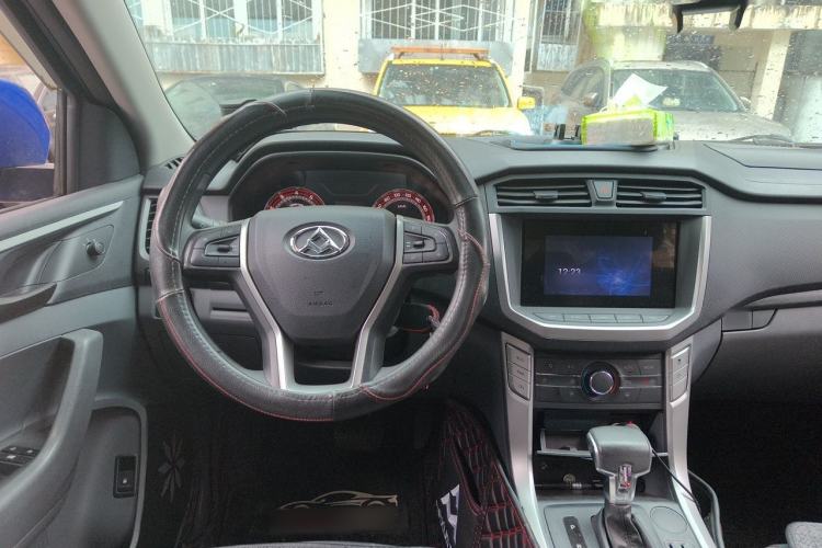 Used SAIC MAXUS T60 2017 2.0T Gasoline Automatic Two-Wheel Drive High-Ride Comfort-Grade Standard Cabin Steering Wheel