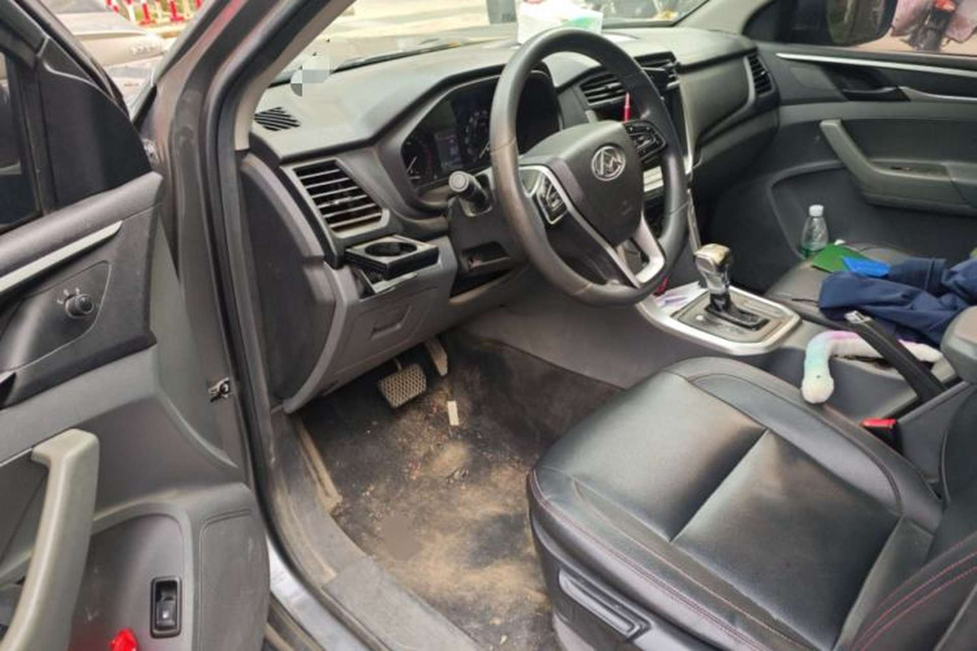 Used SAIC MAXUS T60 2017 2.8T Diesel Automatic Two-Wheel Drive High Ground Clearance Comfort Edition Standard Cabin China V Emission Standard Driver Seat