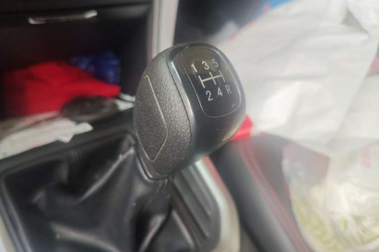 Used SAIC MAXUS T60 2017 2.4L Gasoline Manual Two-Wheel Drive High-Ride Elite Standard Van Gear Lever