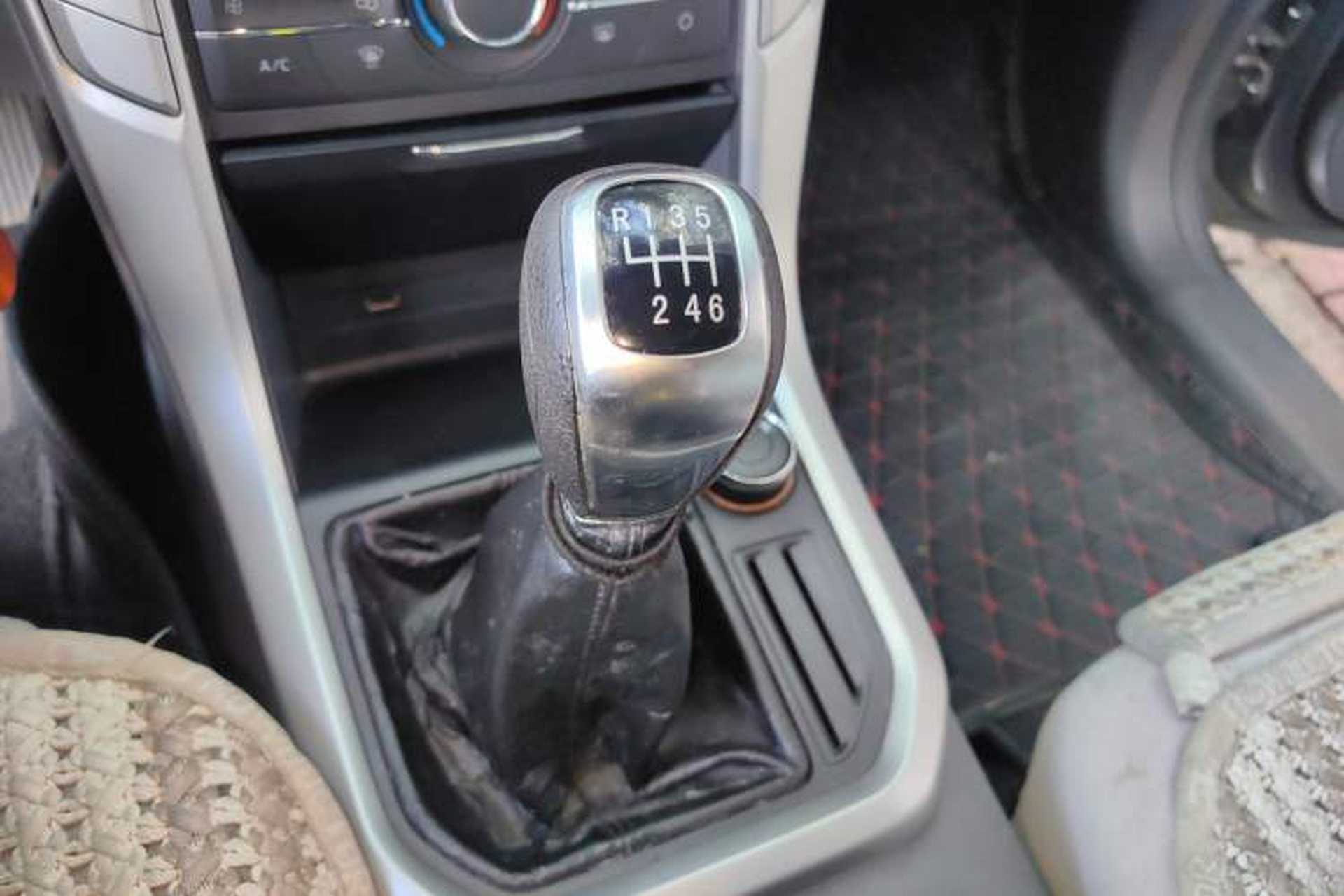 Used SAIC MAXUS T60 2017 2.8T Diesel Manual 4x4 High-Ride Comfort Edition Long Wheelbase China V Standard Gear Lever