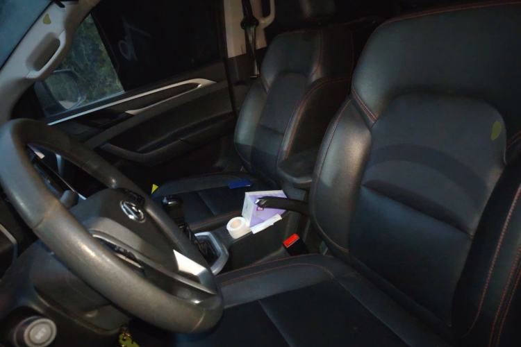 Used SAIC MAXUS T60 2017 2.4L Gasoline Manual Two-Wheel Drive High-Ride Elite Standard Van Left Front Seat