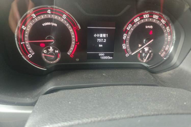 Used SAIC MAXUS T60 2017 2.4L Gasoline Manual Two-Wheel Drive High-Ride Elite Standard Van Odometer Close Up