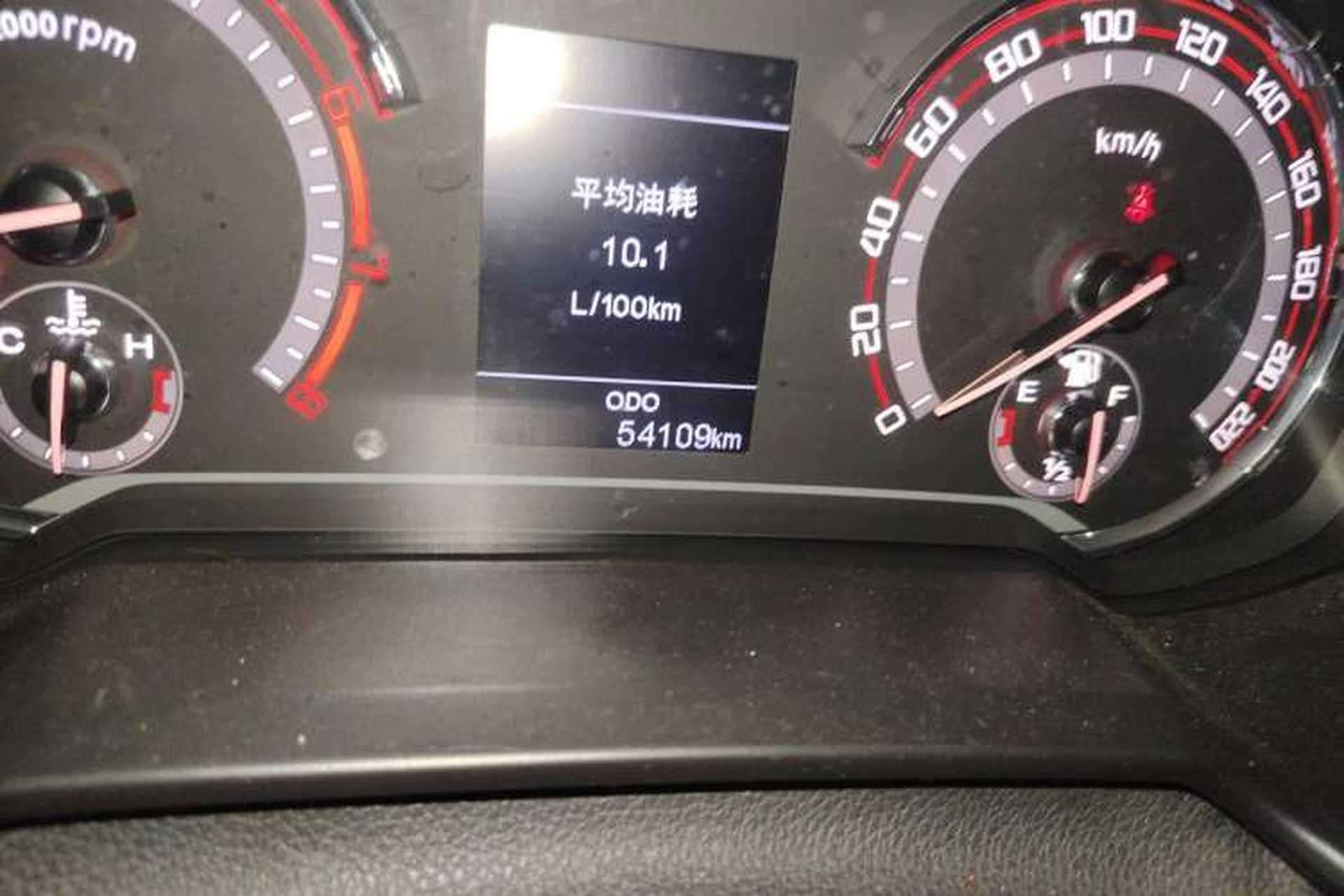 Used SAIC MAXUS T60 2017 2.4L Gasoline Manual Two-Wheel Drive High-Ride Elite Standard Van Odometer Close Up