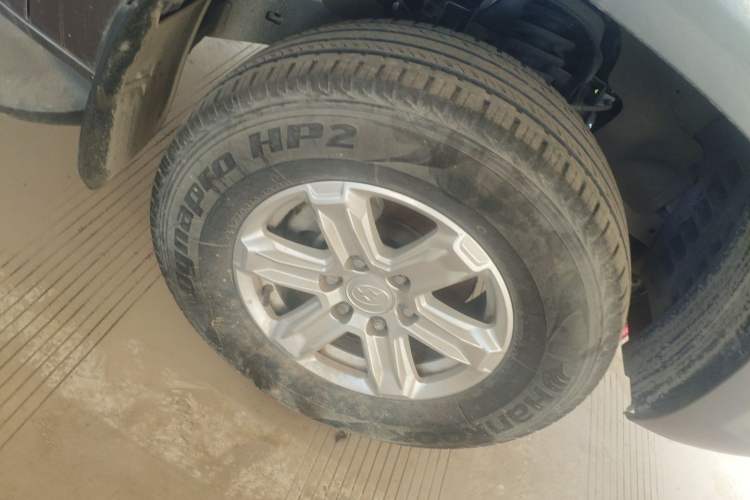 Used SAIC MAXUS T60 2017 2.4L Gasoline Manual Two-Wheel Drive High-Ride Elite Standard Van Right Front Wheel Hub