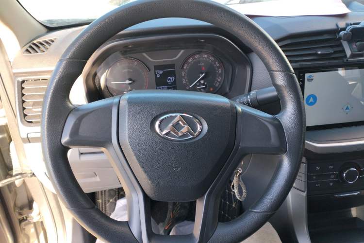 Used SAIC MAXUS T60 2017 2.8T Diesel Manual Two-Wheel Drive Low-Profile Comfort Version Long Wheelbase China V Emission Standard Steering Wheel