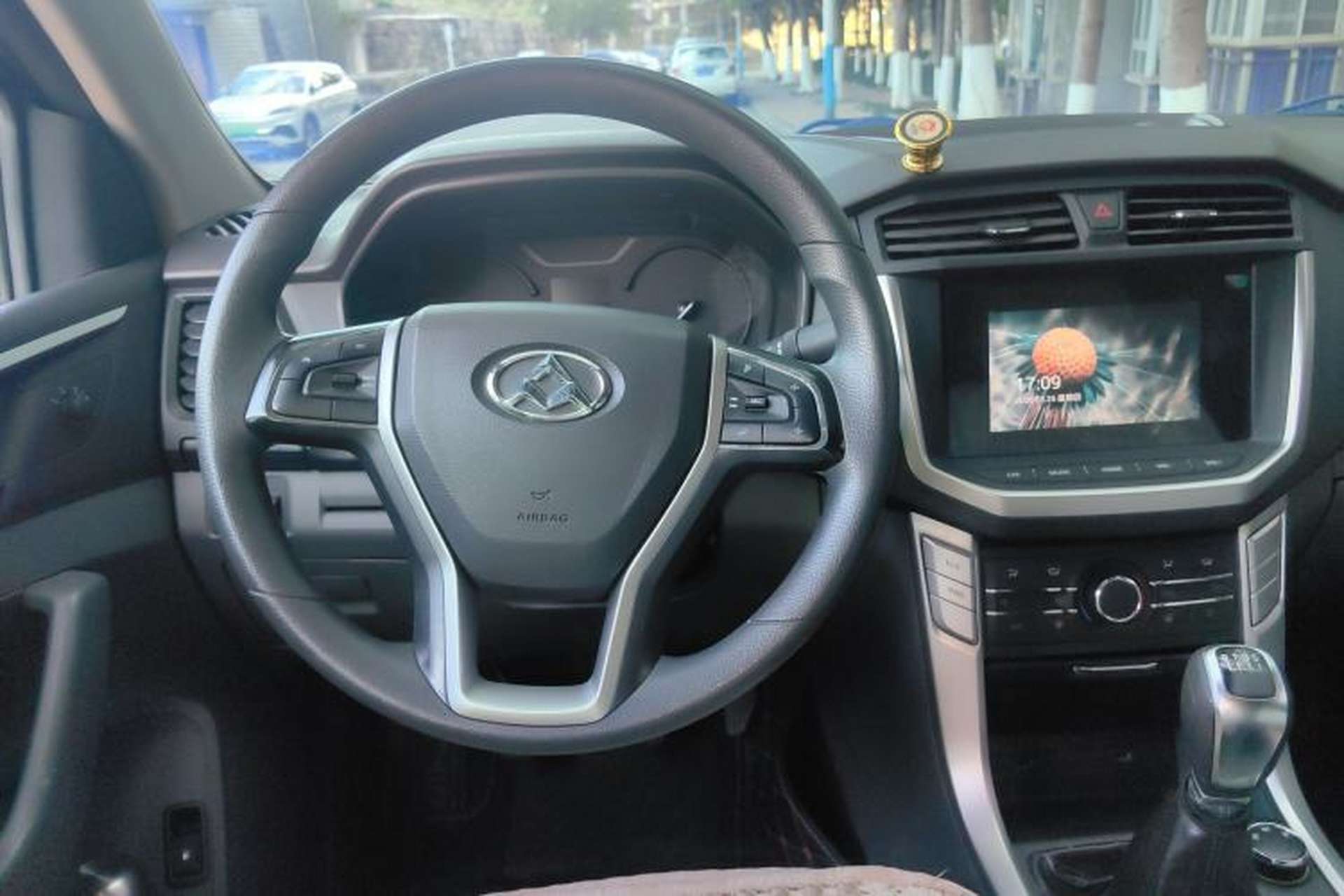 Used SAIC MAXUS T60 2017 2.8T Diesel Manual 4x4 High-Ride Comfort Edition Long Wheelbase China V Standard Steering Wheel