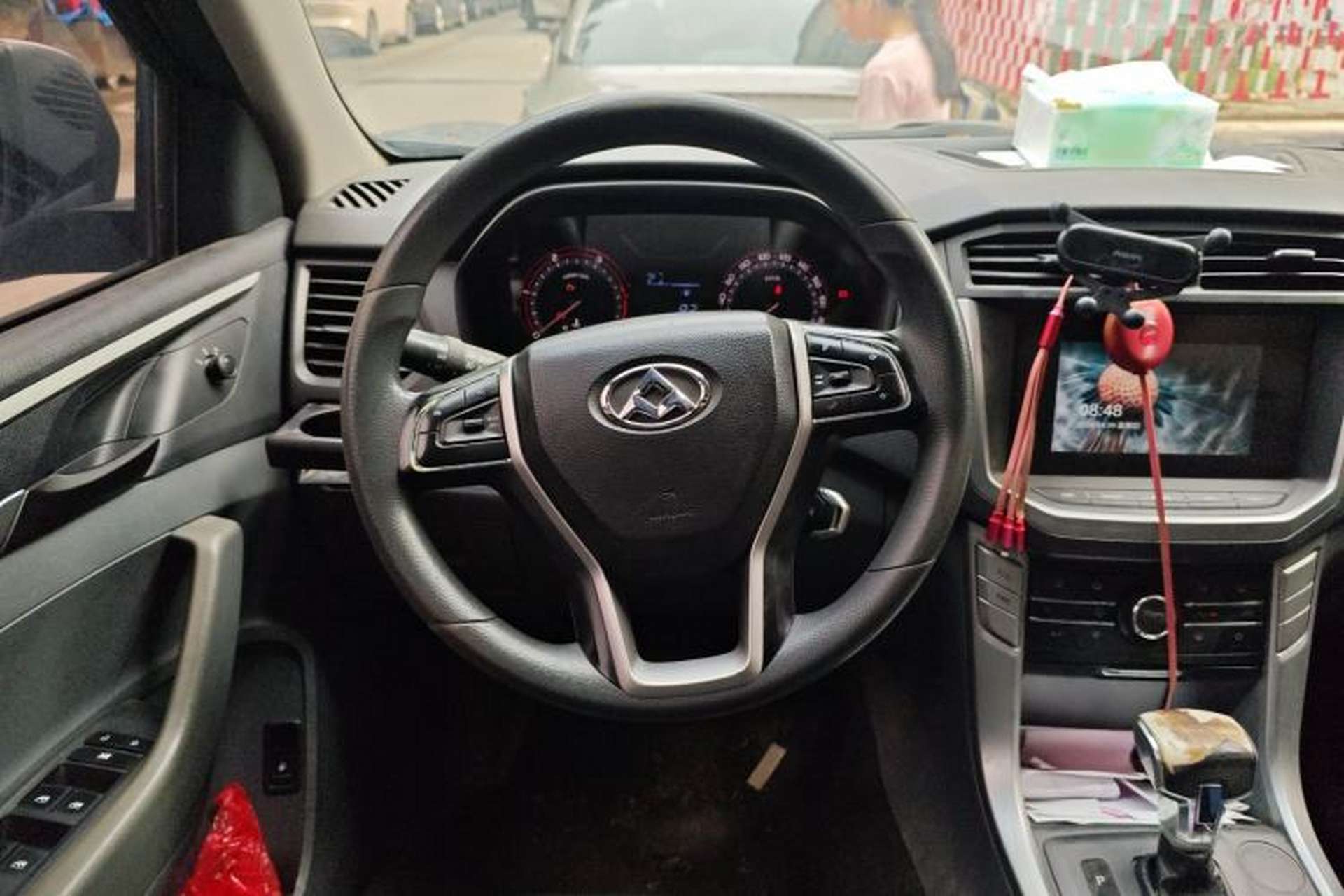 Used SAIC MAXUS T60 2017 2.8T Diesel Automatic Two-Wheel Drive High Ground Clearance Comfort Edition Standard Cabin China V Emission Standard Steering Wheel