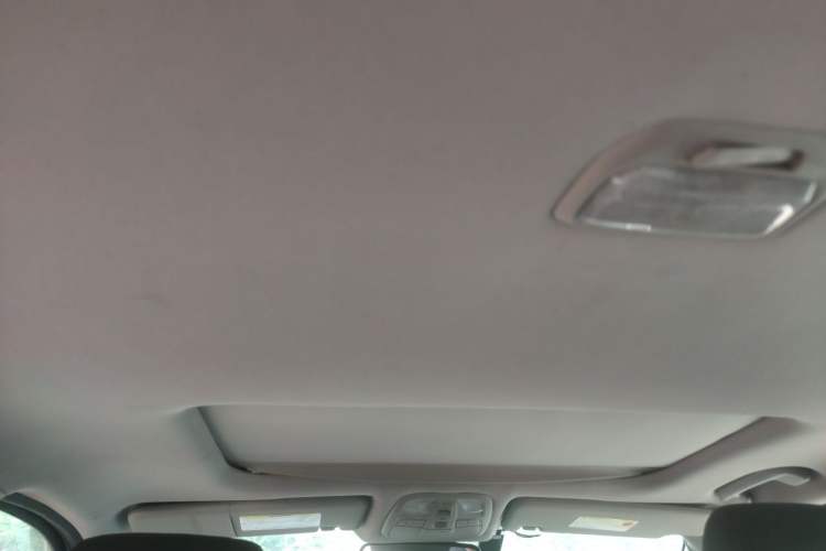 Used SAIC MAXUS T60 2017 2.0T Gasoline Automatic 4x4 High-Ride Flagship Long-Wheelbase Version Headliner
