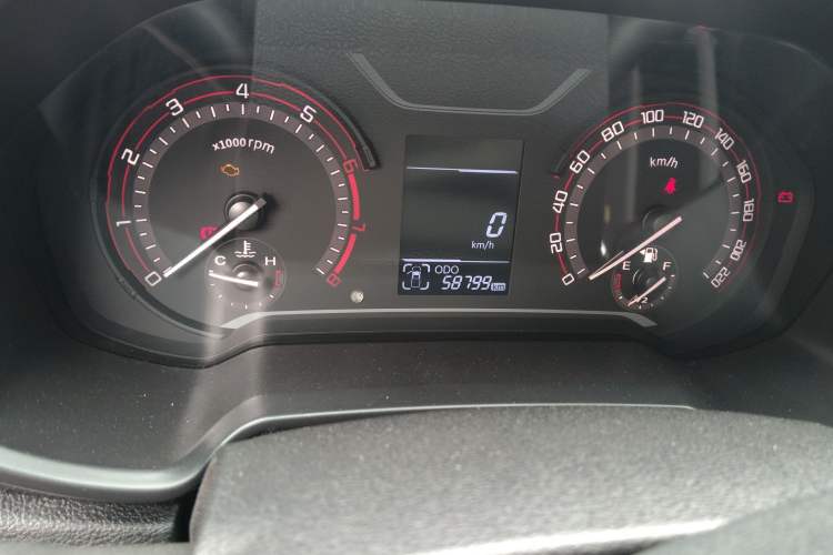 Used SAIC MAXUS T60 2017 2.4L Gasoline Manual Transmission Two-Wheel Drive High Ground Clearance Comfortable Version with Extended Cabin Instrument Cluster