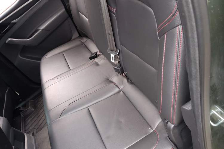 Used SAIC MAXUS T60 2017 2.4L Gasoline Manual Transmission Two-Wheel Drive High Ground Clearance Comfortable Version with Extended Cabin Interior 4